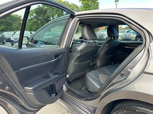 Used 2019 Toyota Camry SE FWD image 13