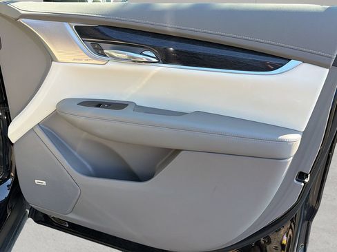Used 2023 Cadillac XT6 Premium Luxury AWD/4WD image 33