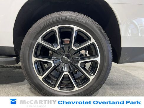 Used 2024 Chevrolet Suburban RST w/ Luxury Package AWD/4WD image 36