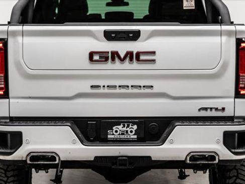Used 2025 GMC Sierra 1500 AT4 image 10