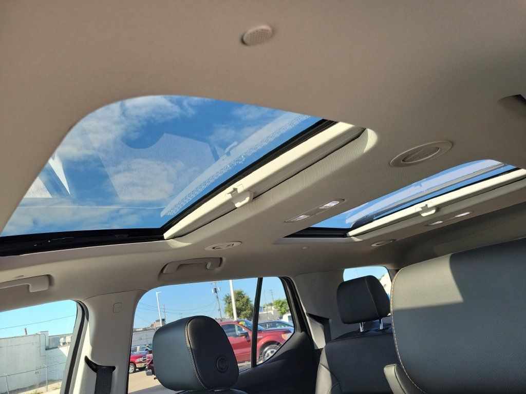 Used 2019 Chevrolet Traverse RS AWD/4WD image 37