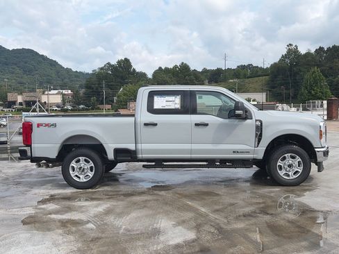 New 2026 Ford F250 XLT w/ FX4 Off-Road Package AWD/4WD image 2