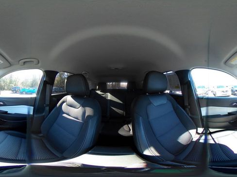 Used 2025 Chevrolet Trax LT image 40