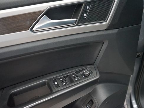 Used 2018 Volkswagen Atlas SEL AWD/4WD image 25