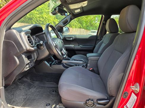 Used 2019 Toyota Tacoma TRD Sport RWD image 9