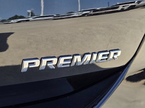 Used 2022 Chevrolet Equinox Premier FWD image 9