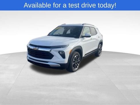 Used 2026 Chevrolet TrailBlazer LT w/ Convenience Package image 3