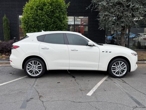 Used 2022 Maserati Levante GT AWD/4WD image 21