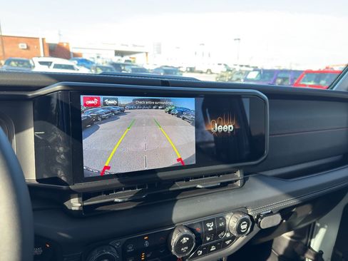 Used 2024 Jeep Wrangler Unlimited Rubicon image 20