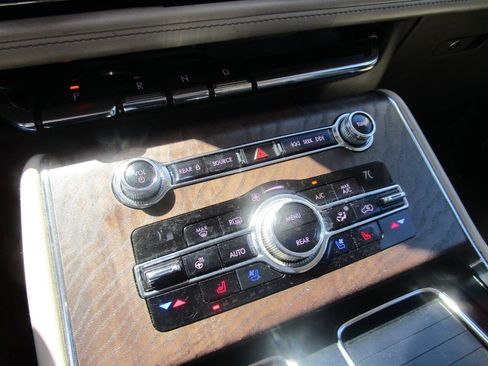 Used 2020 Lincoln Aviator Reserve w/ Equipment Group 201A AWD/4WD image 15