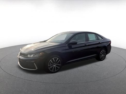 Used 2025 Volkswagen Jetta SE image 8