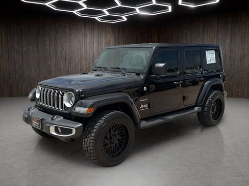Used 2024 Jeep Wrangler Unlimited Sahara w/ Technology Group AWD/4WD image 3