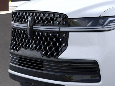 New 2026 Lincoln Navigator L Black Label AWD/4WD image 17