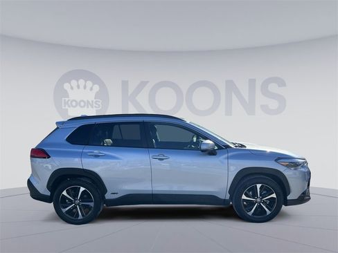 Used 2024 Toyota Corolla Cross XSE image 8