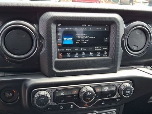 Used 2022 Jeep Gladiator Sport image 16