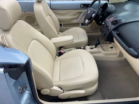 Used 2010 Volkswagen Beetle Convertible image 22