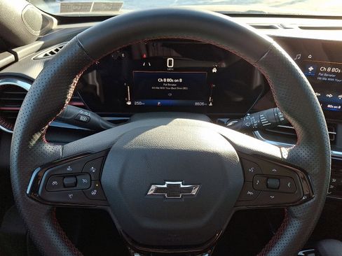 Used 2025 Chevrolet Trax RS w/ Driver Confidence Package image 19