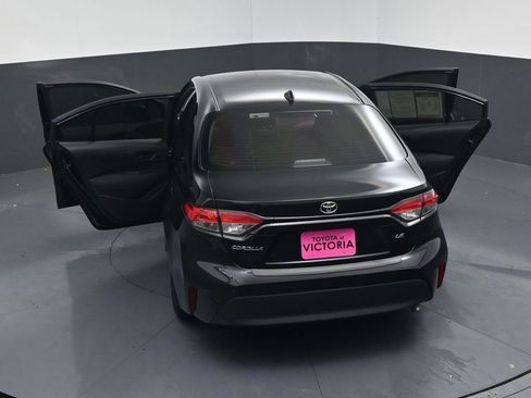 Used 2025 Toyota Corolla LE image 21