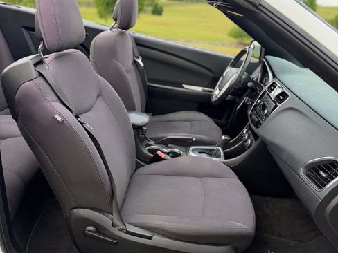 Used 2012 Chrysler 200 Touring FWD image 26