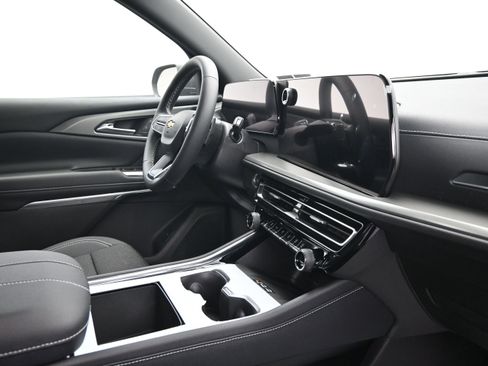 New 2026 Chevrolet Traverse LT w/ Driver Confidence Package FWD image 34