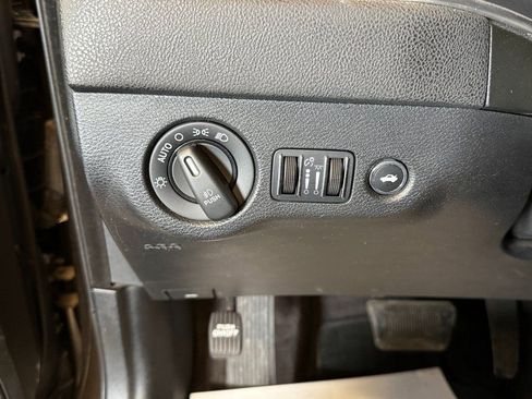 Used 2017 Dodge Charger SXT image 17