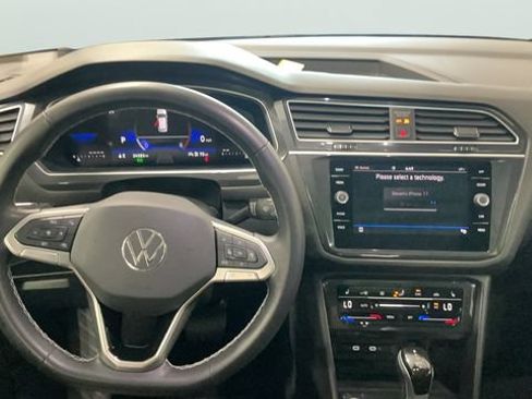Certified 2024 Volkswagen Tiguan SE AWD/4WD image 11