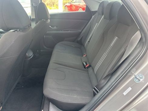 Used 2023 Hyundai Elantra SEL w/ Convenience Package image 7