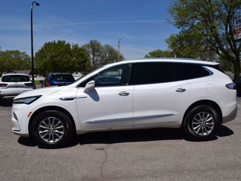 Used 2023 Buick Enclave Essence AWD/4WD image 9