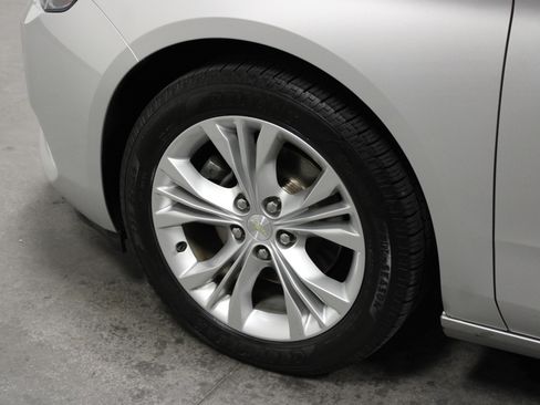 Used 2015 Chevrolet Impala LT w/ Convenience Package FWD image 10