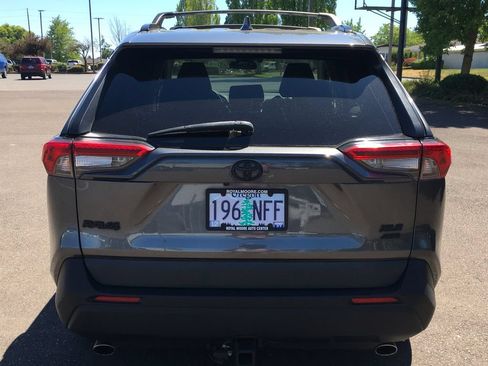 Used 2021 Toyota RAV4 XLE w/ Convenience Package AWD/4WD image 5