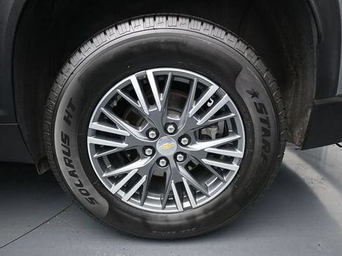 Used 2025 Chevrolet Traverse LT AWD/4WD image 11