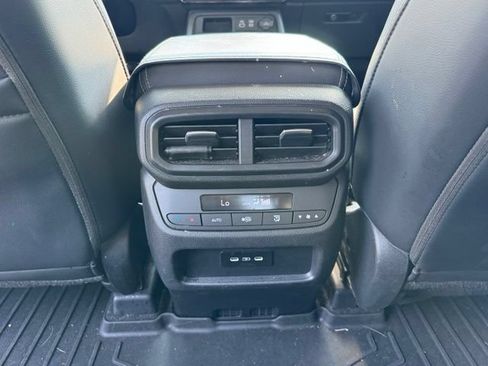 Used 2025 Honda Pilot Touring image 10