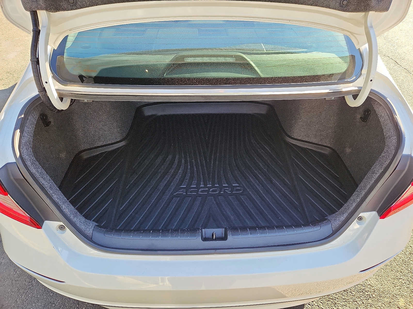 Used 2018 Honda Accord EX-L image 27