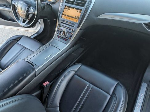 Used 2018 Lincoln MKZ Premiere image 25