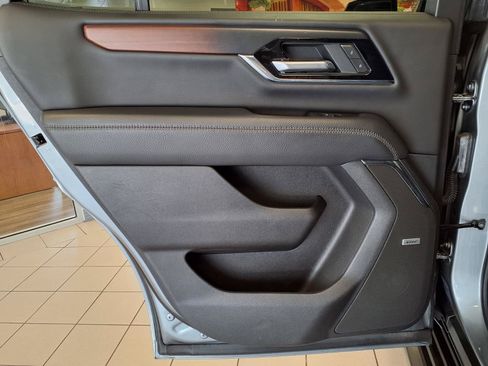 Used 2025 GMC Yukon Denali AWD/4WD image 19