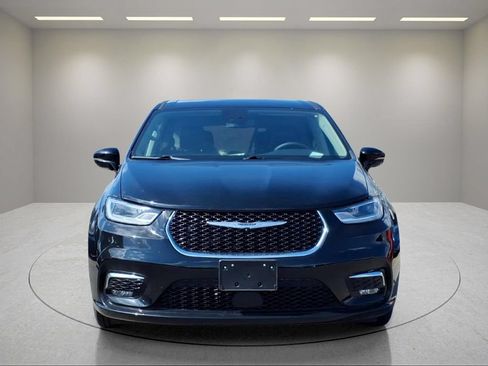 Used 2024 Chrysler Pacifica Limited FWD image 25