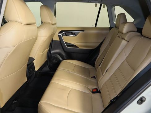 Used 2021 Toyota RAV4 XLE Premium image 16