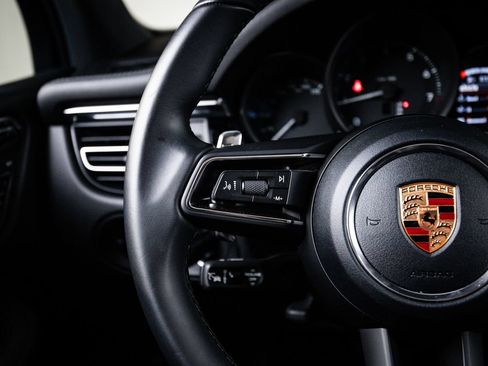 Certified 2026 Porsche Macan AWD/4WD image 17