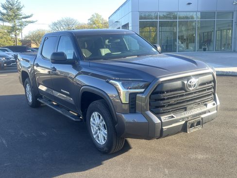 Used 2025 Toyota Tundra SR5 AWD/4WD image 2