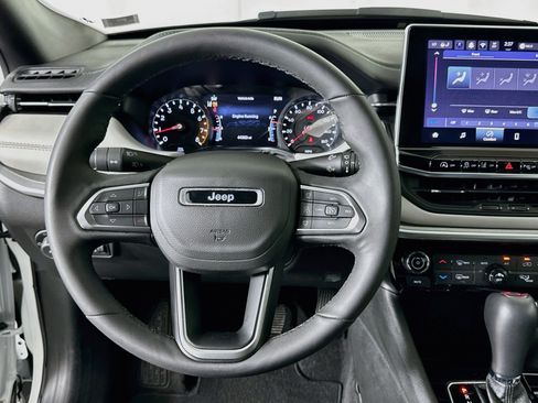 Used 2025 Jeep Compass Limited AWD/4WD image 18