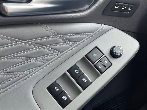 Used 2022 Toyota Avalon Limited image 17