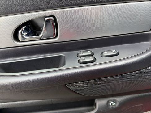 Used 2005 Ford Thunderbird image 15