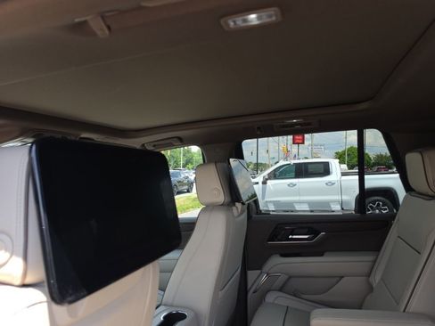 New 2026 GMC Yukon Denali w/ Denali Reserve Package AWD/4WD image 35