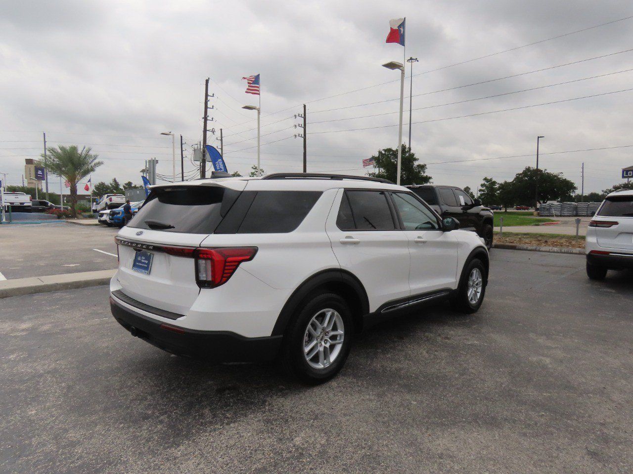 Used 2025 Ford Explorer Active RWD image 11