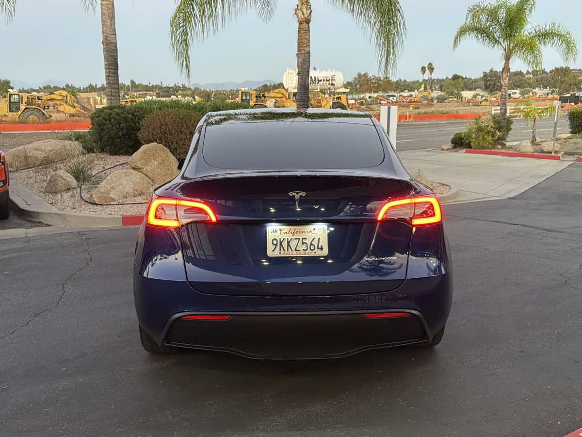Used 2021 Tesla Model Y Long Range AWD/4WD image 17
