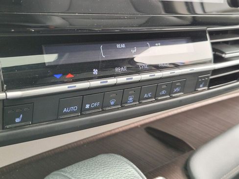 Used 2021 Toyota Sienna XLE image 21