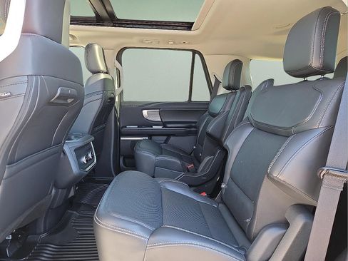 Used 2025 Ford Expedition Platinum AWD/4WD image 11