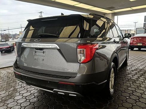 Used 2022 Ford Explorer XLT w/ Equipment Group 202A image 5