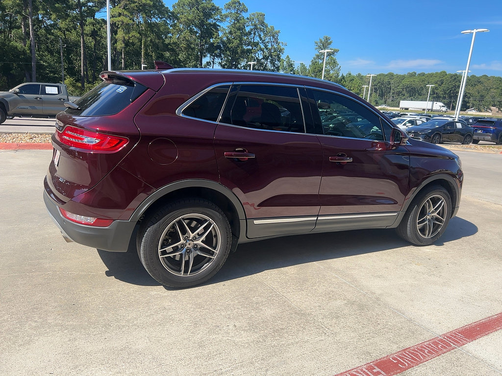 Used 2017 Lincoln MKC Reserve FWD image 2