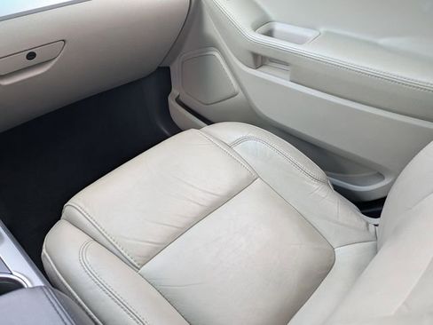 Used 2014 Ford Explorer XLT w/ Equipment Group 202A image 16